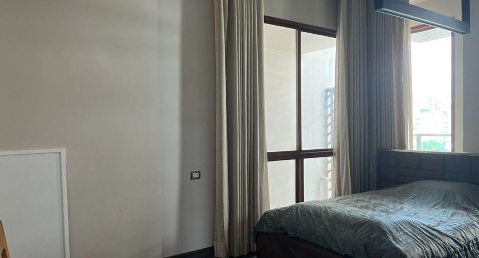 For rent 3 bedrooms condo in Khlong Toei, Bangkok