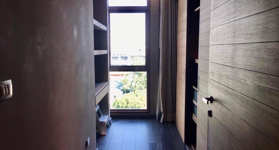 For rent 3 bedrooms condo in Khlong Toei, Bangkok