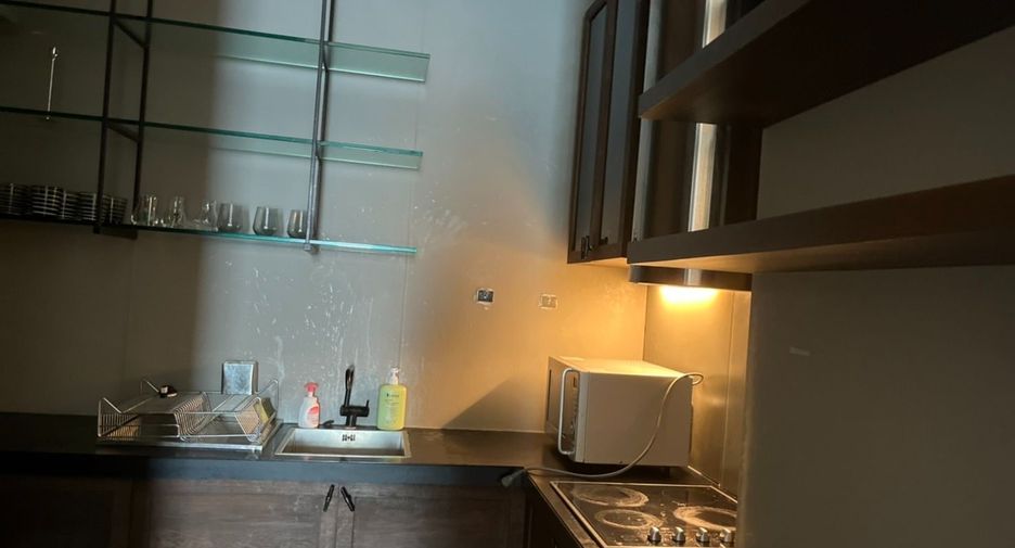 For rent 3 bedrooms condo in Khlong Toei, Bangkok