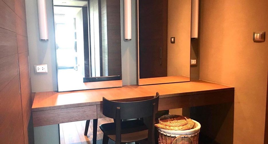 For rent 3 bedrooms condo in Khlong Toei, Bangkok