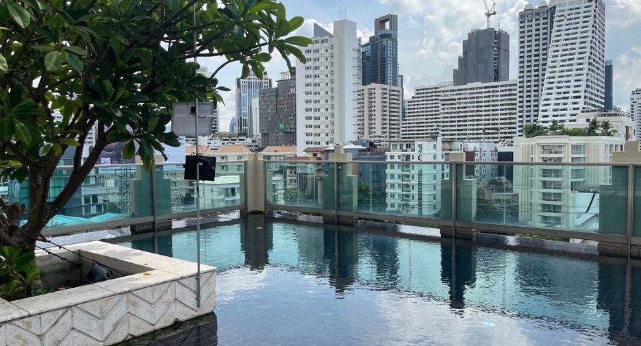 For rent 3 bedrooms condo in Khlong Toei, Bangkok