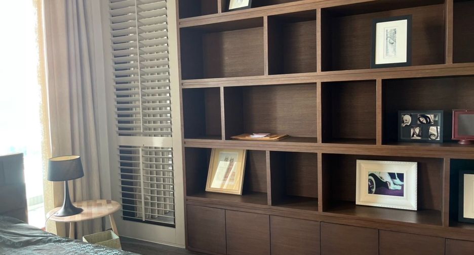 For rent 3 bedrooms condo in Khlong Toei, Bangkok