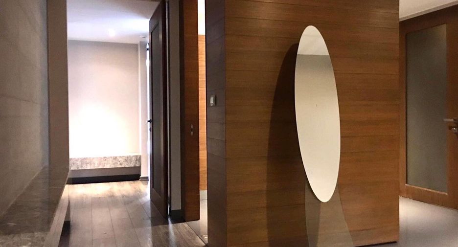 For rent 3 bedrooms condo in Khlong Toei, Bangkok