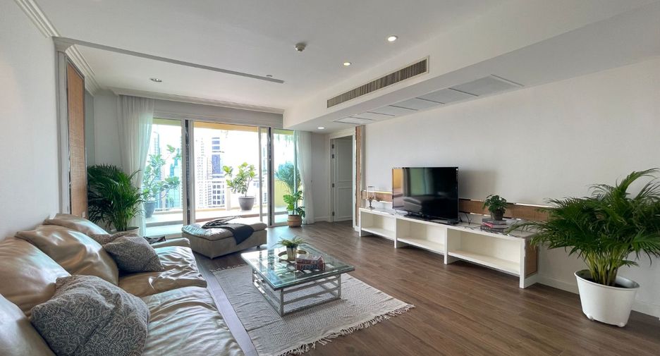For rent 4 bedrooms condo in Khlong Toei, Bangkok