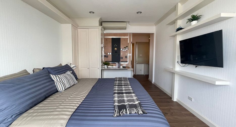 For rent 4 bedrooms condo in Khlong Toei, Bangkok
