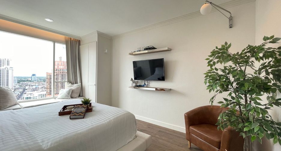 For rent 4 bedrooms condo in Khlong Toei, Bangkok