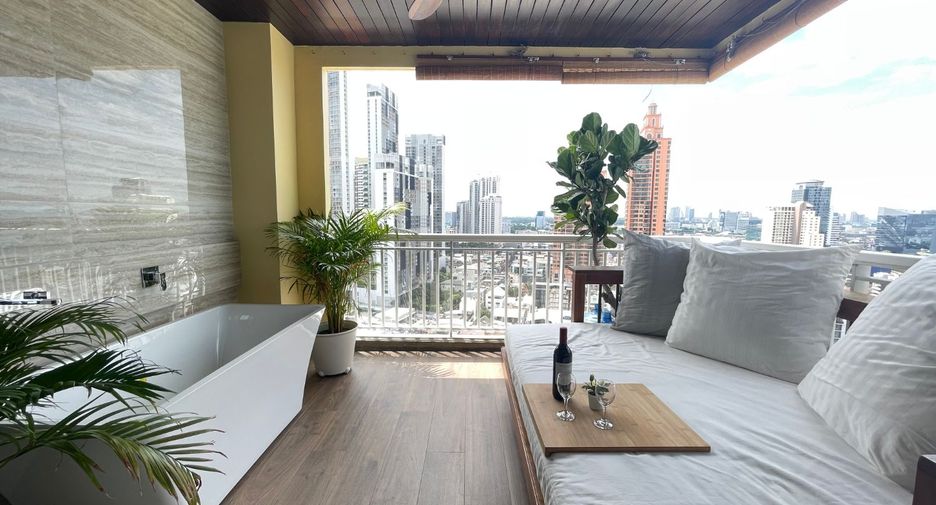 For rent 4 bedrooms condo in Khlong Toei, Bangkok