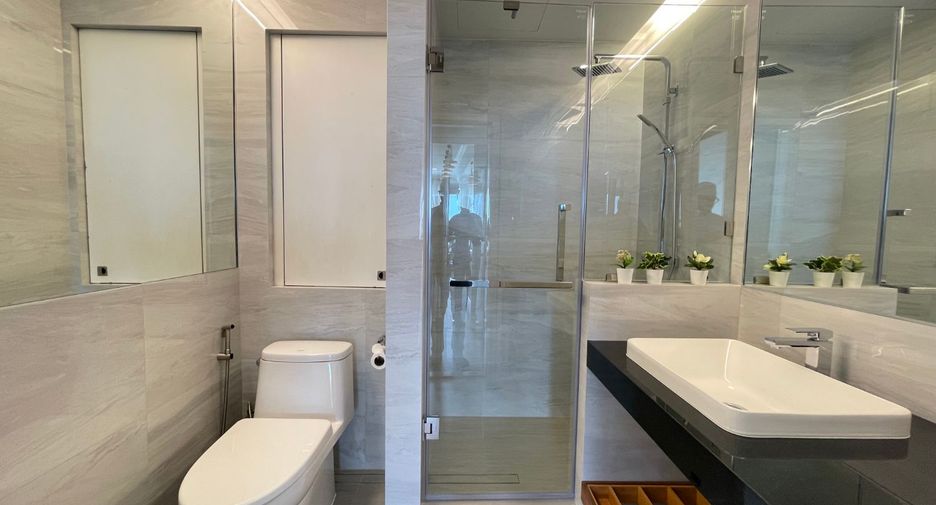 For rent 4 bedrooms condo in Khlong Toei, Bangkok
