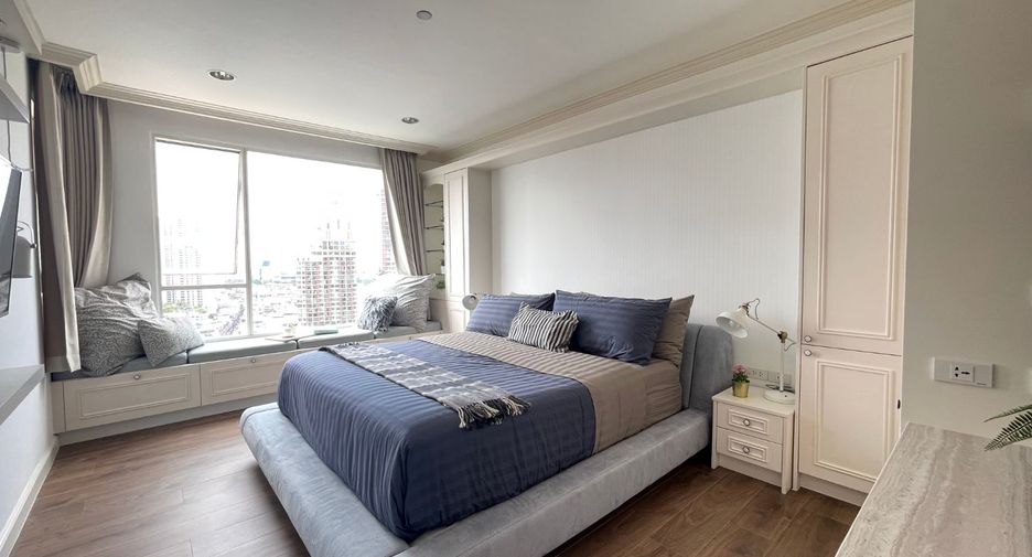 For rent 4 bedrooms condo in Khlong Toei, Bangkok