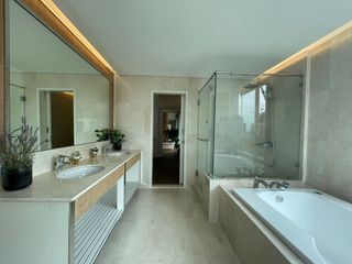 For rent 4 ベッドルーム condo in Khlong Toei, Bangkok