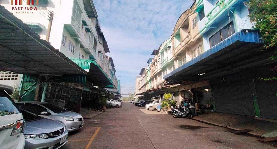 For sale 4 Beds retail Space in Mueang Samut Sakhon, Samut Sakhon