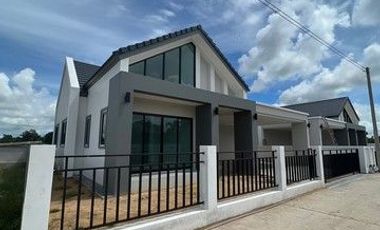 出售 3 卧室 独立屋 在 Mueang Surin, Surin