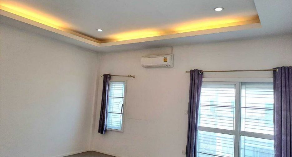 À vendre 3 chambres maison de ville à Min Buri, Bangkok