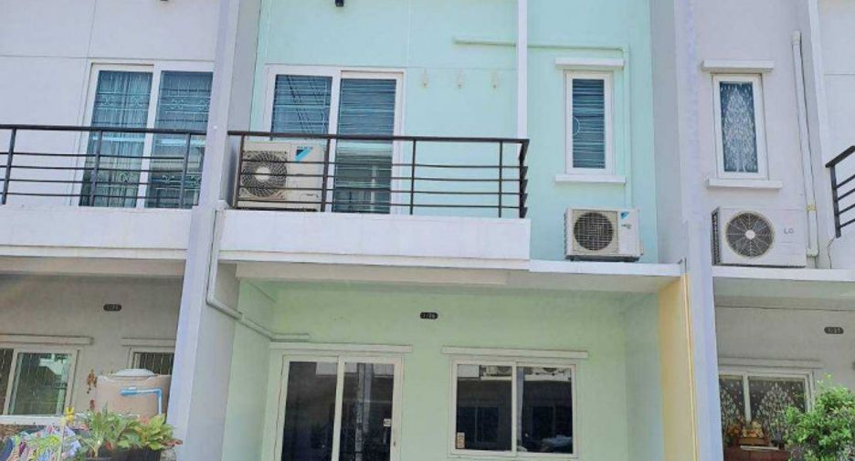 À vendre 3 chambres maison de ville à Min Buri, Bangkok
