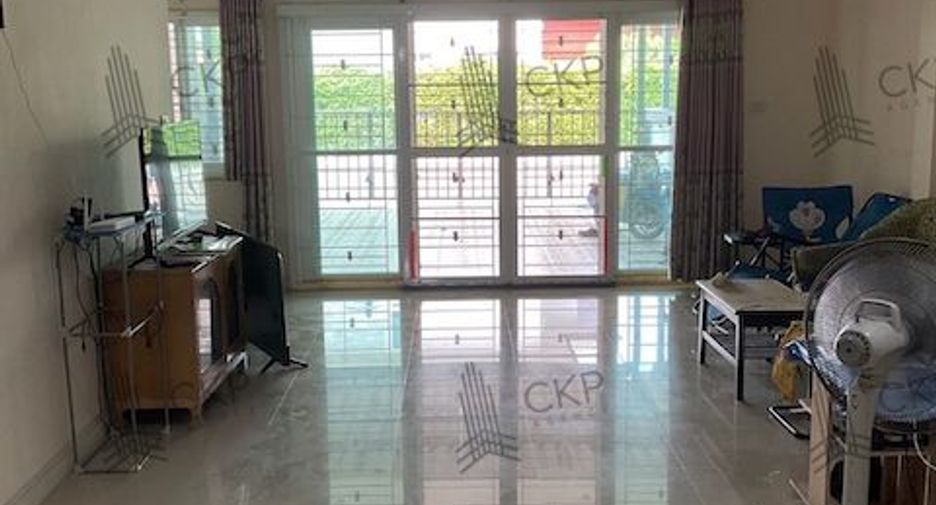 For sale 3 bedrooms townhouse in Mueang Chachoengsao, Chachoengsao