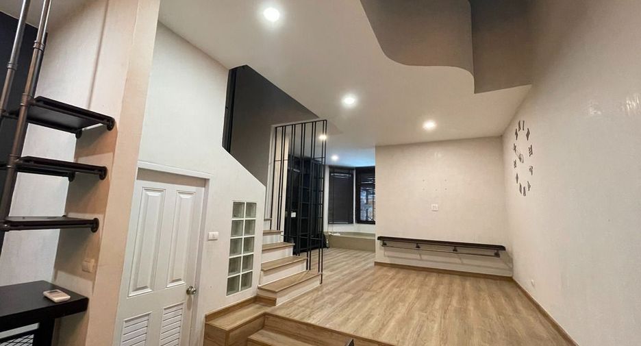 Casa adosada en venta de 3 habitaciones en Mueang Nonthaburi, Nonthaburi