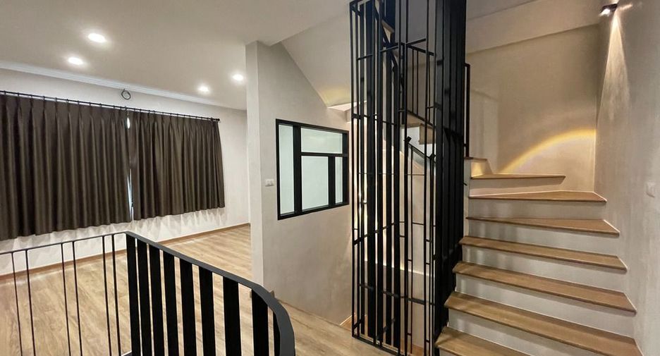 Casa adosada en venta de 3 habitaciones en Mueang Nonthaburi, Nonthaburi