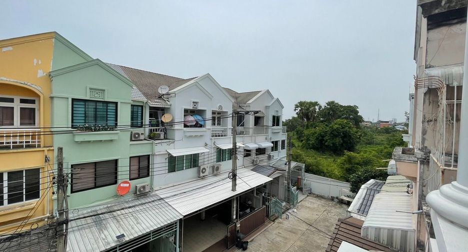 Casa adosada en venta de 3 habitaciones en Mueang Nonthaburi, Nonthaburi