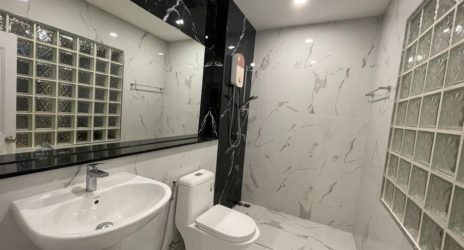 Casa adosada en venta de 3 habitaciones en Mueang Nonthaburi, Nonthaburi