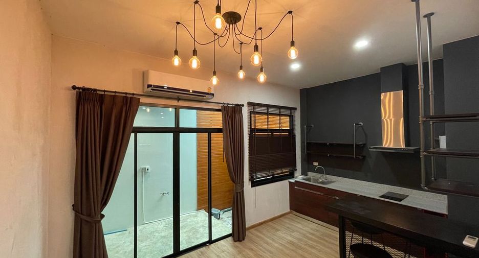 Casa adosada en venta de 3 habitaciones en Mueang Nonthaburi, Nonthaburi