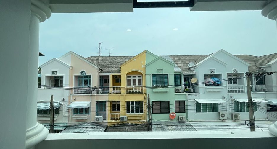 Casa adosada en venta de 3 habitaciones en Mueang Nonthaburi, Nonthaburi