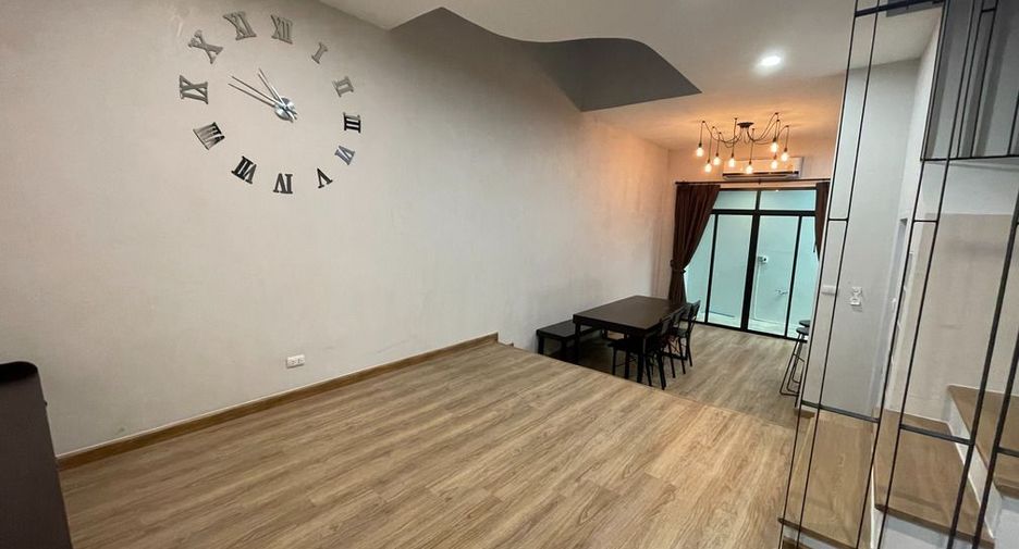 Casa adosada en venta de 3 habitaciones en Mueang Nonthaburi, Nonthaburi