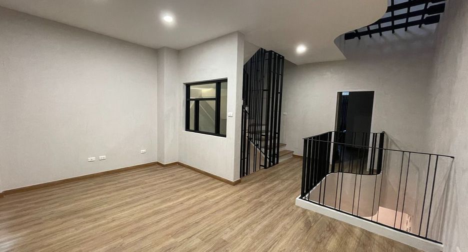 Casa adosada en venta de 3 habitaciones en Mueang Nonthaburi, Nonthaburi