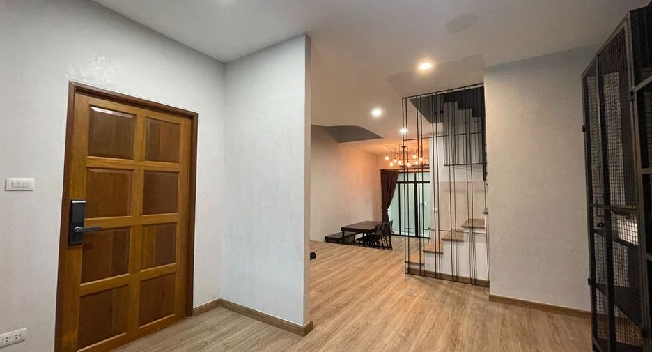 Casa adosada en venta de 3 habitaciones en Mueang Nonthaburi, Nonthaburi