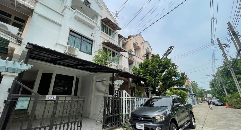 Casa adosada en venta de 3 habitaciones en Mueang Nonthaburi, Nonthaburi