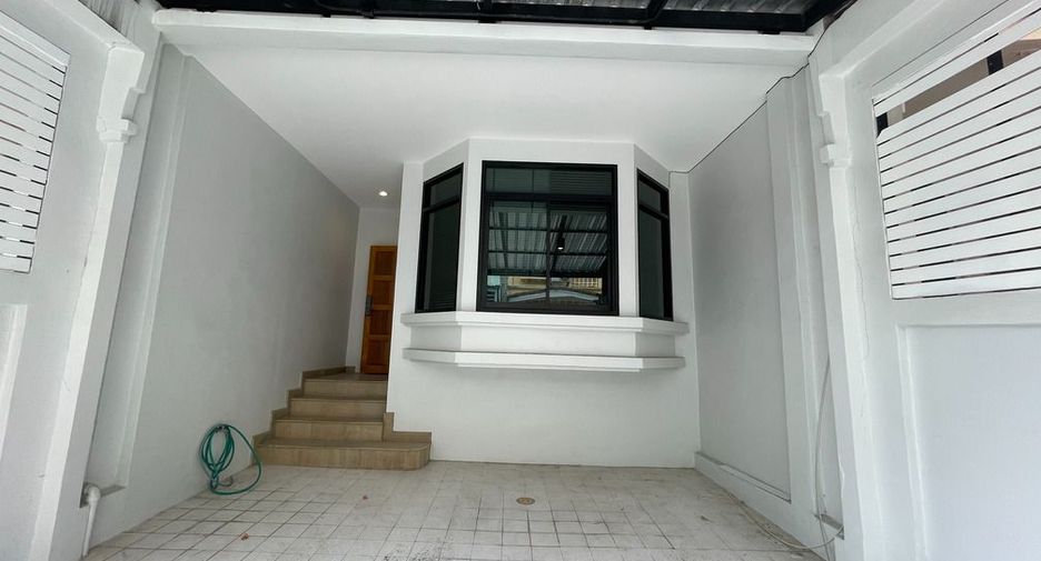 Casa adosada en venta de 3 habitaciones en Mueang Nonthaburi, Nonthaburi