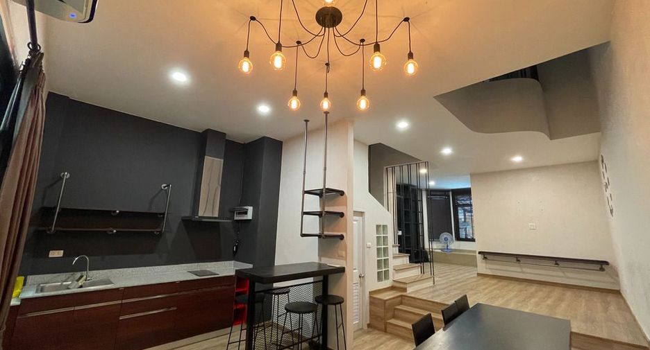 Casa adosada en venta de 3 habitaciones en Mueang Nonthaburi, Nonthaburi