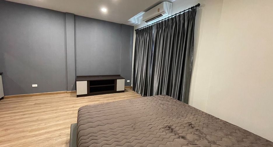 Casa adosada en venta de 3 habitaciones en Mueang Nonthaburi, Nonthaburi