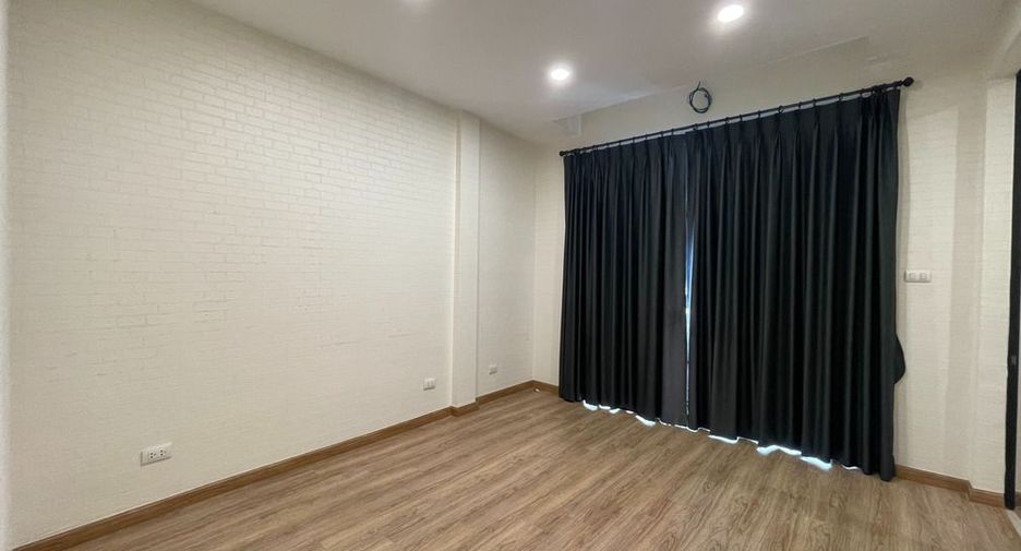 Casa adosada en venta de 3 habitaciones en Mueang Nonthaburi, Nonthaburi