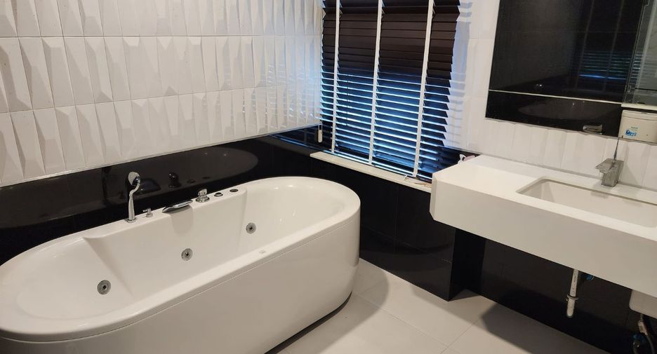 For sale 5 bedrooms house in Chatuchak, Bangkok