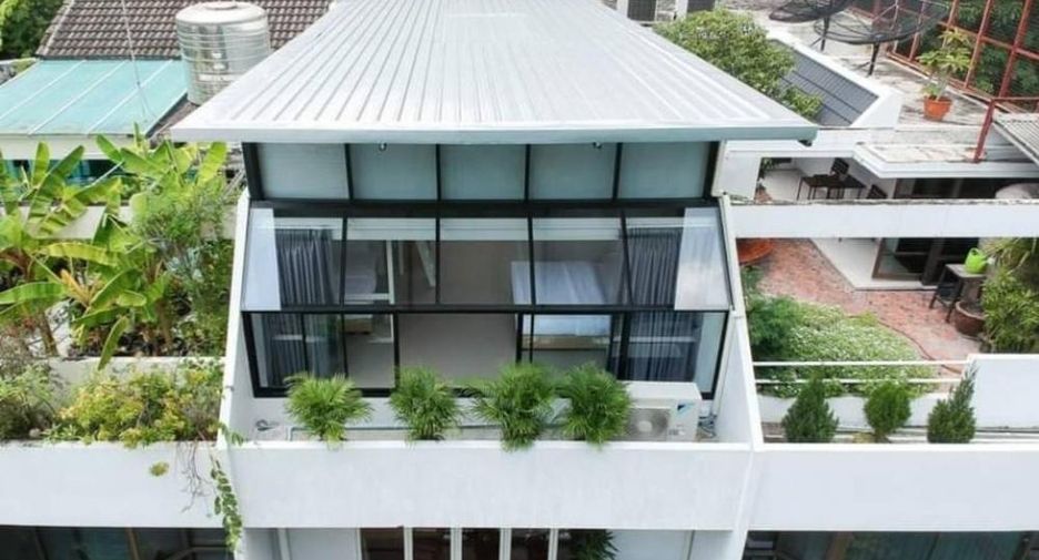 For rent 4 bed townhouse in Mueang Rayong, Rayong