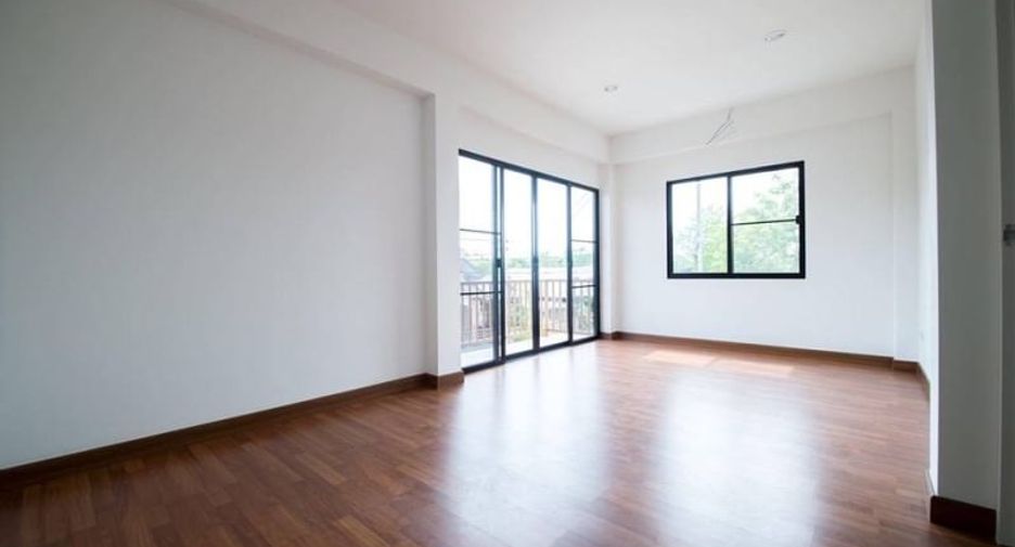 For sale 6 bedrooms townhouse in Hang Dong, Chiang Mai