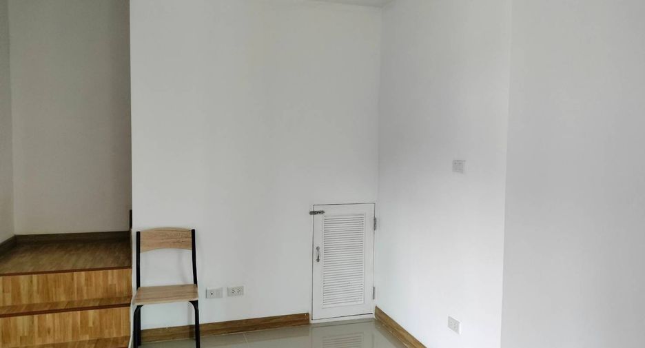 For sale 6 bedrooms townhouse in Hang Dong, Chiang Mai