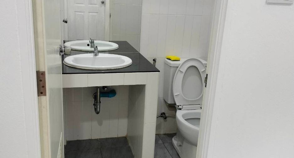 For sale 6 bedrooms townhouse in Hang Dong, Chiang Mai