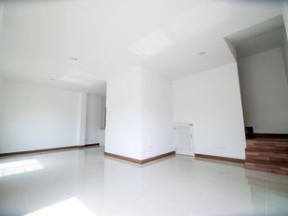 Casa adosada en venta de 6 habitaciones en Hang Dong, Chiang Mai