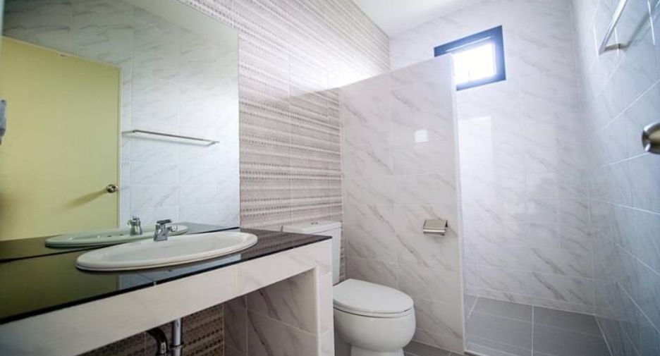 For sale 6 bedrooms townhouse in Hang Dong, Chiang Mai