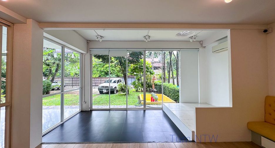 For rent retail Space in Mueang Chiang Mai, Chiang Mai