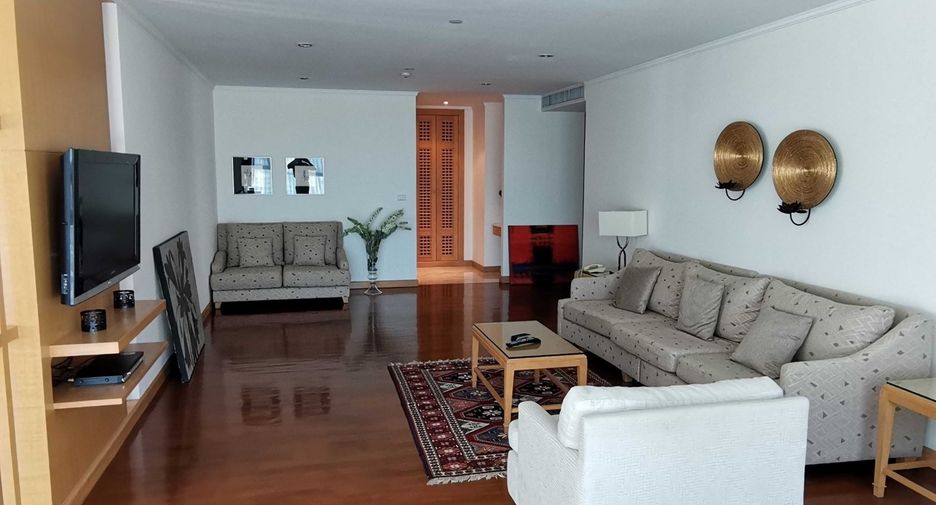 Apartamento en alquiler de 3 habitaciones en Khlong Toei, Bangkok