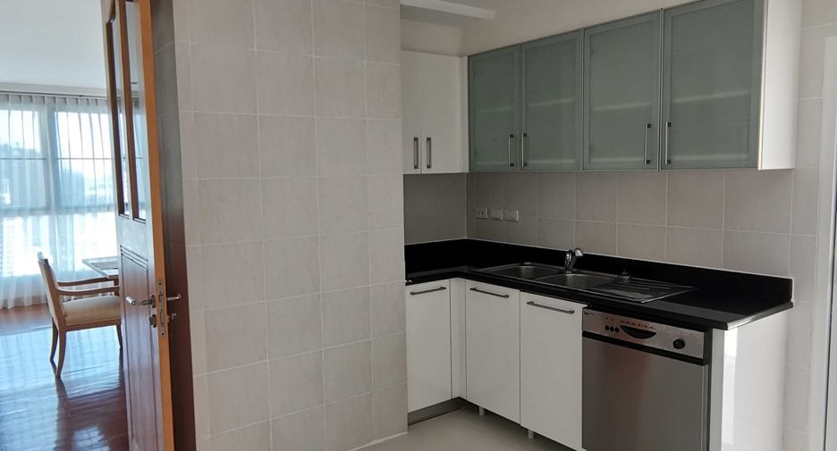 Apartamento en alquiler de 3 habitaciones en Khlong Toei, Bangkok
