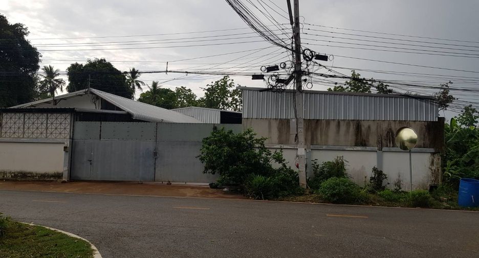 For sale 3 bed warehouse in Mueang Uttaradit, Uttaradit