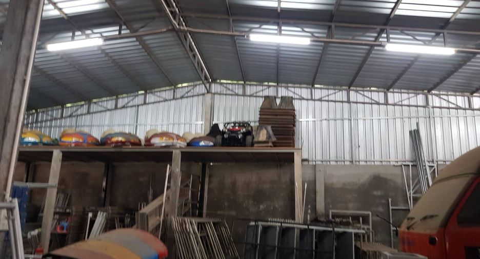 For sale 3 bed warehouse in Mueang Uttaradit, Uttaradit