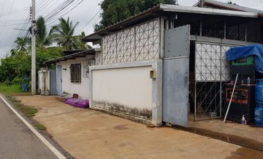 For sale 3 bedrooms warehouse in Mueang Uttaradit, Uttaradit