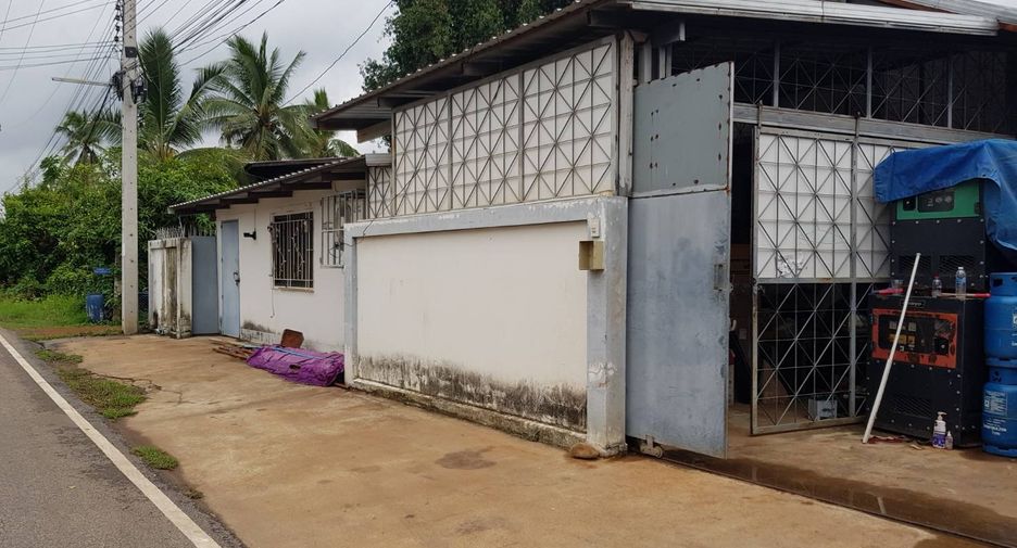 For sale 3 bed warehouse in Mueang Uttaradit, Uttaradit