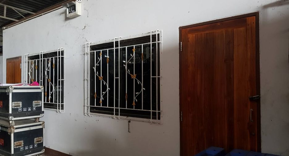 For sale 3 bed warehouse in Mueang Uttaradit, Uttaradit