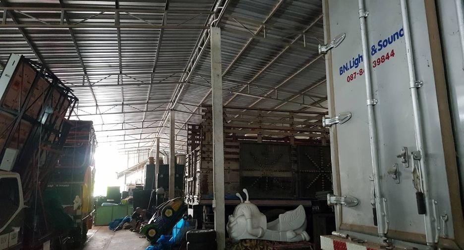 For sale 3 bed warehouse in Mueang Uttaradit, Uttaradit
