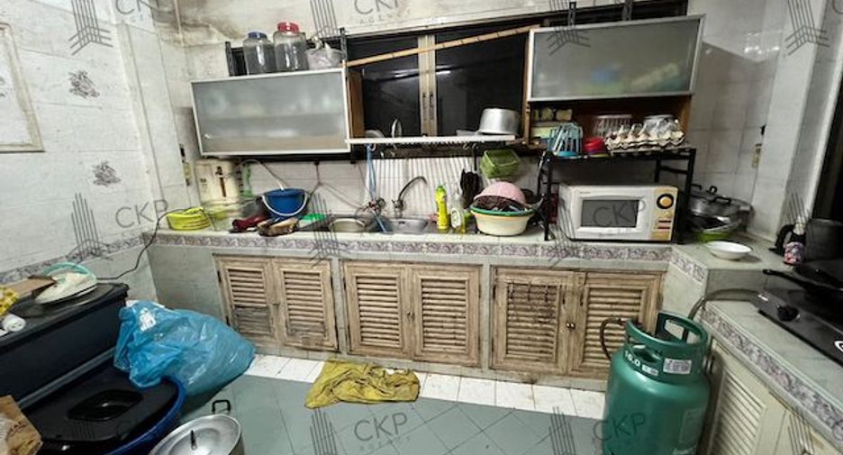 For sale 4 bedrooms townhouse in Thung Khru, Bangkok